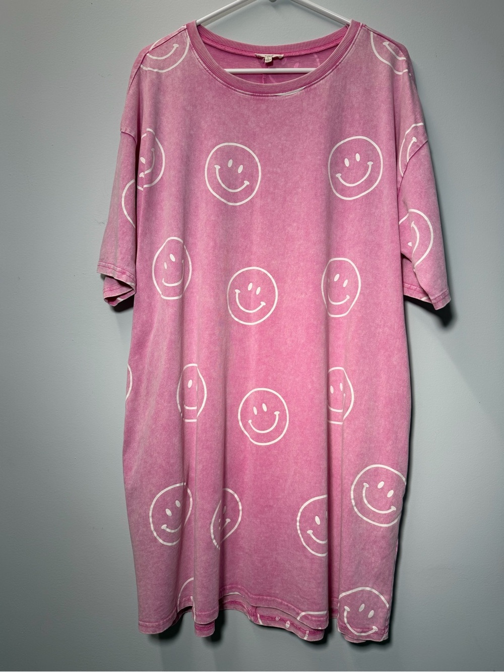 Easel Los Angeles Barbie Pink Smiley Face Mineral Wash T-Shirt Dress Size Large - Picture 1 of 6